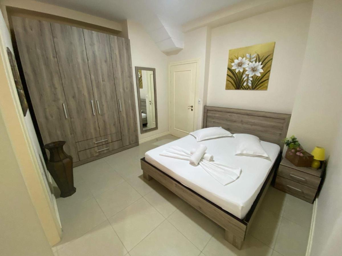 Apartamente Berti`s Garden Sarande Bagian luar foto