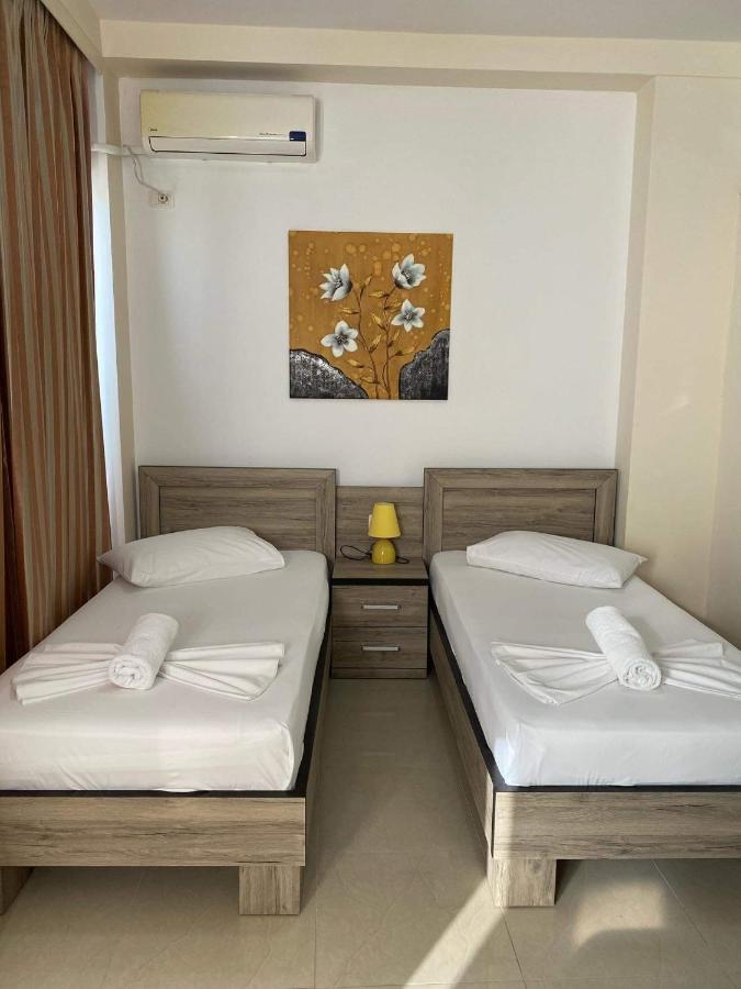 Apartamente Berti`s Garden Sarande Bagian luar foto