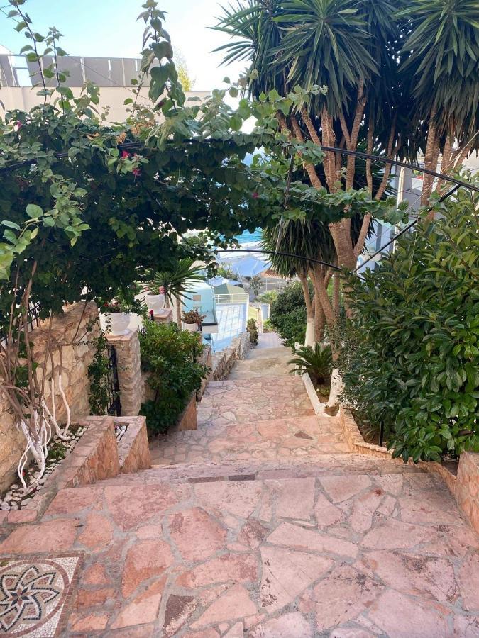 Apartamente Berti`s Garden Sarande Bagian luar foto
