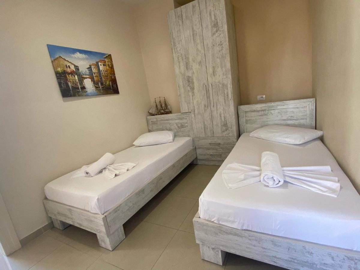 Apartamente Berti`s Garden Sarande Bagian luar foto