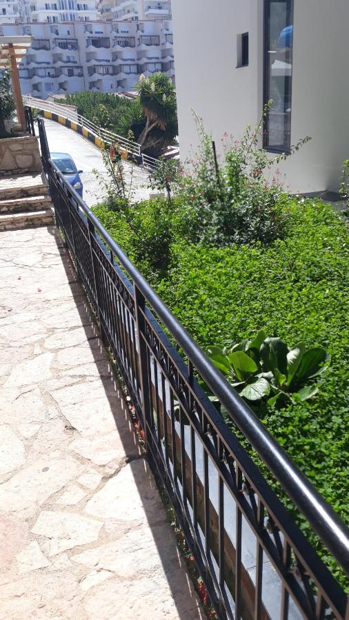 Apartamente Berti`s Garden Sarande Bagian luar foto