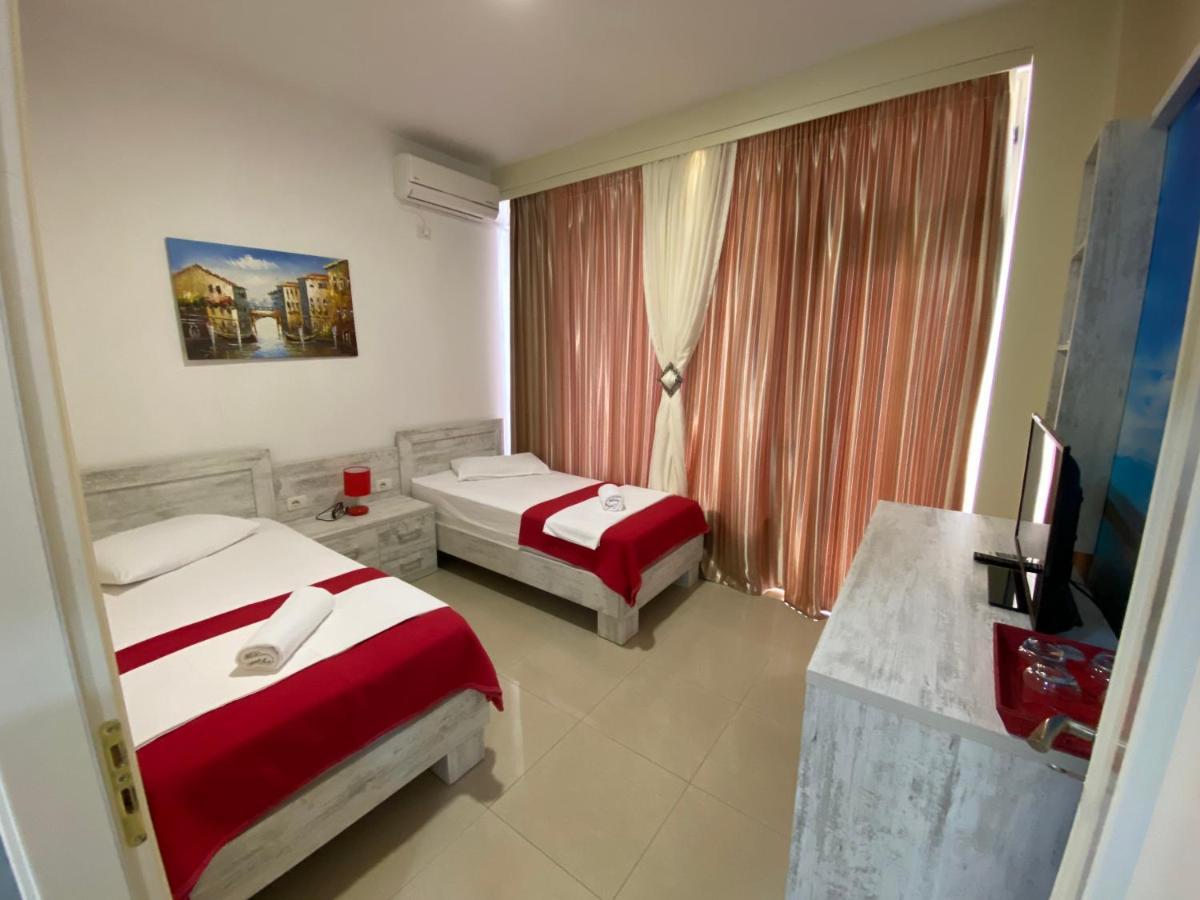 Apartamente Berti`s Garden Sarande Bagian luar foto