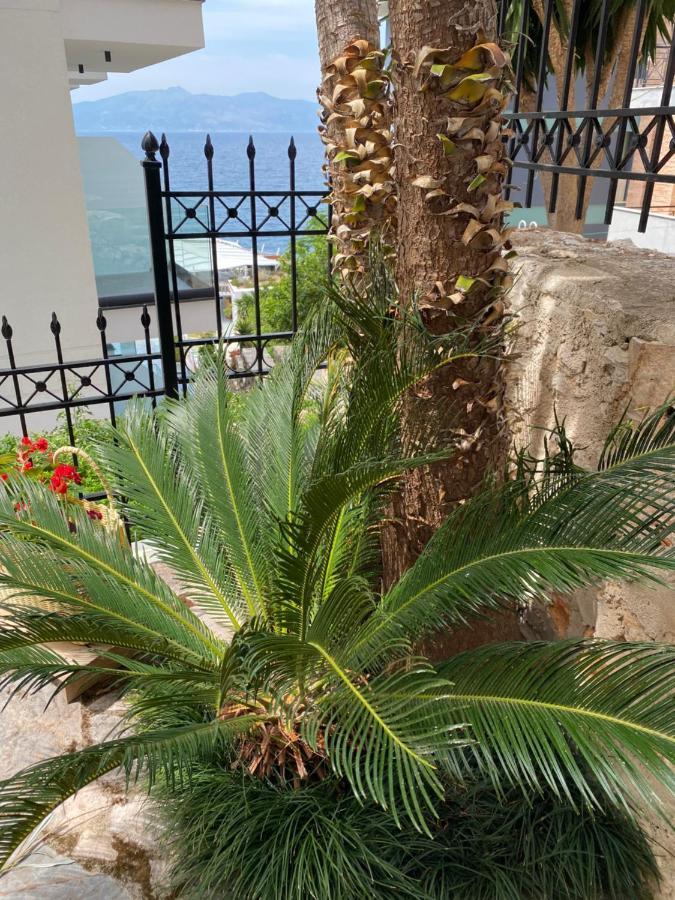 Apartamente Berti`s Garden Sarande Bagian luar foto