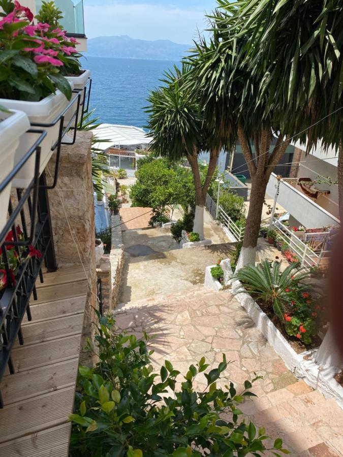 Apartamente Berti`s Garden Sarande Bagian luar foto