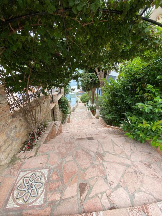 Apartamente Berti`s Garden Sarande Bagian luar foto
